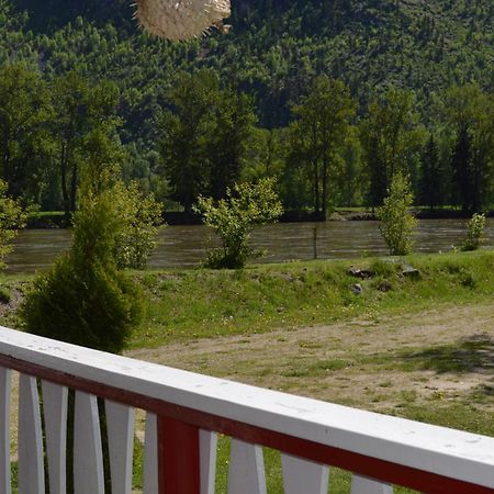 Rivermount Motel Little Fort Exteriér fotografie