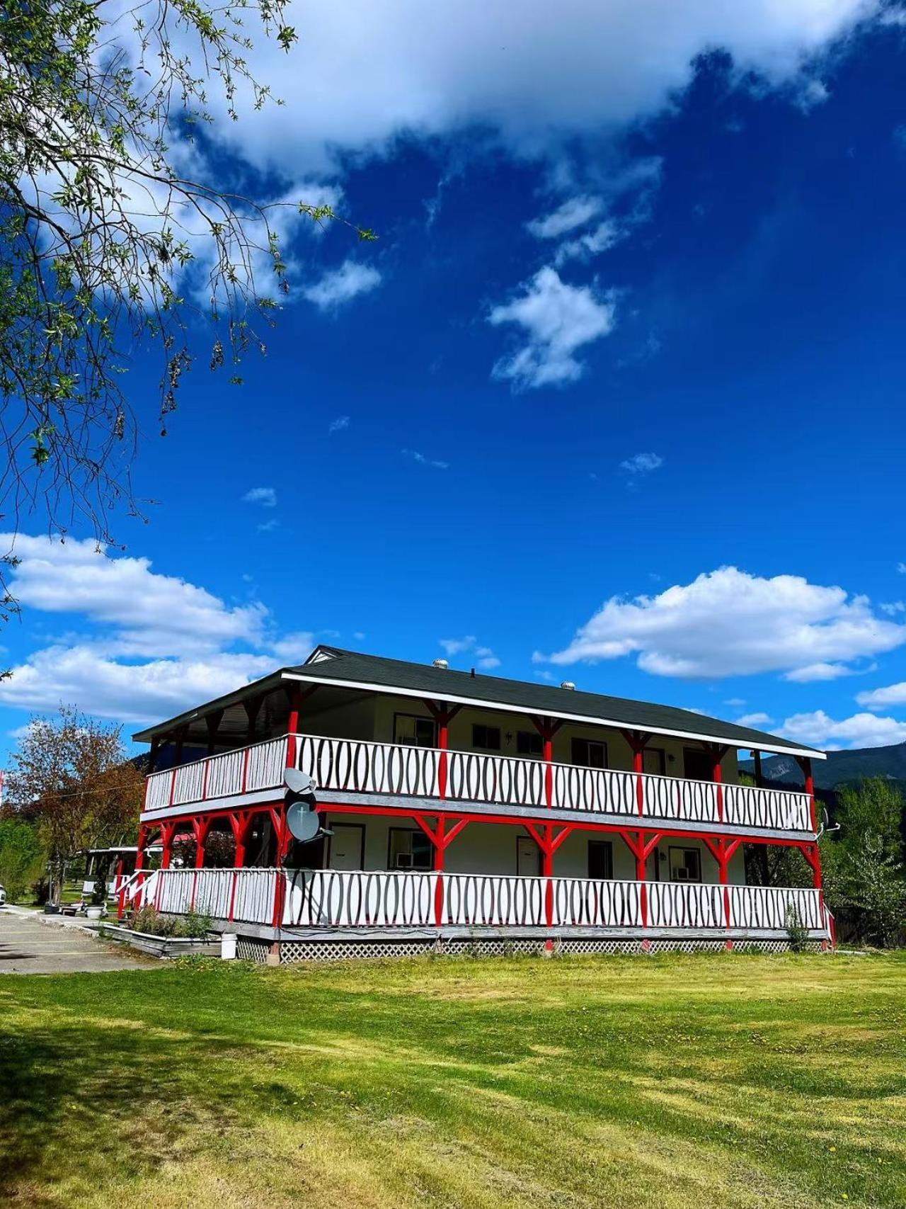 Rivermount Motel Little Fort Exteriér fotografie