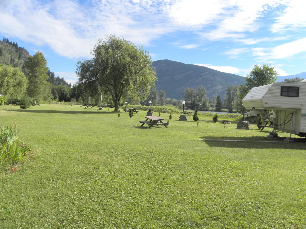 Rivermount Motel Little Fort Exteriér fotografie