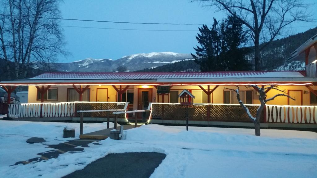 Rivermount Motel Little Fort Exteriér fotografie